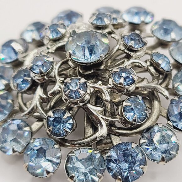 Brooch Pin Blue Rhinestone Layered Cluster Silver Tone Round Sparkly Mid-Century - Picture 4 of 8